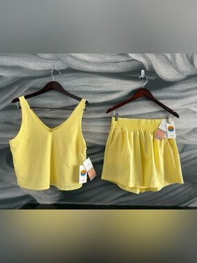 VUORI Villa Textured Short + Crop Tank Set Sunlight yellow Size Medium NWT ☀️